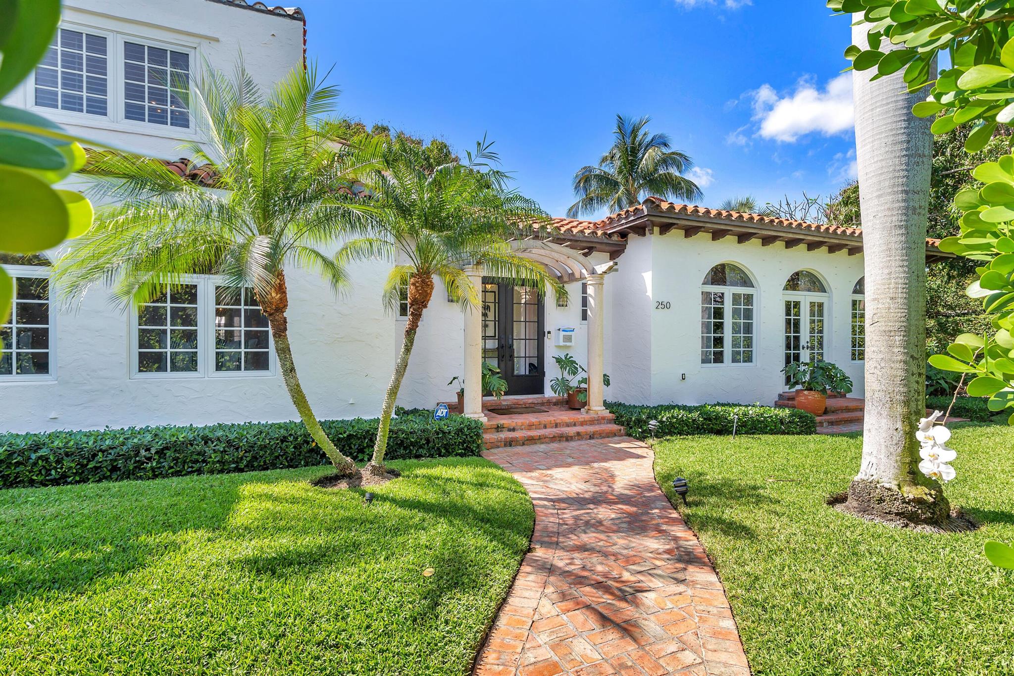 EDGEWATER - Residential