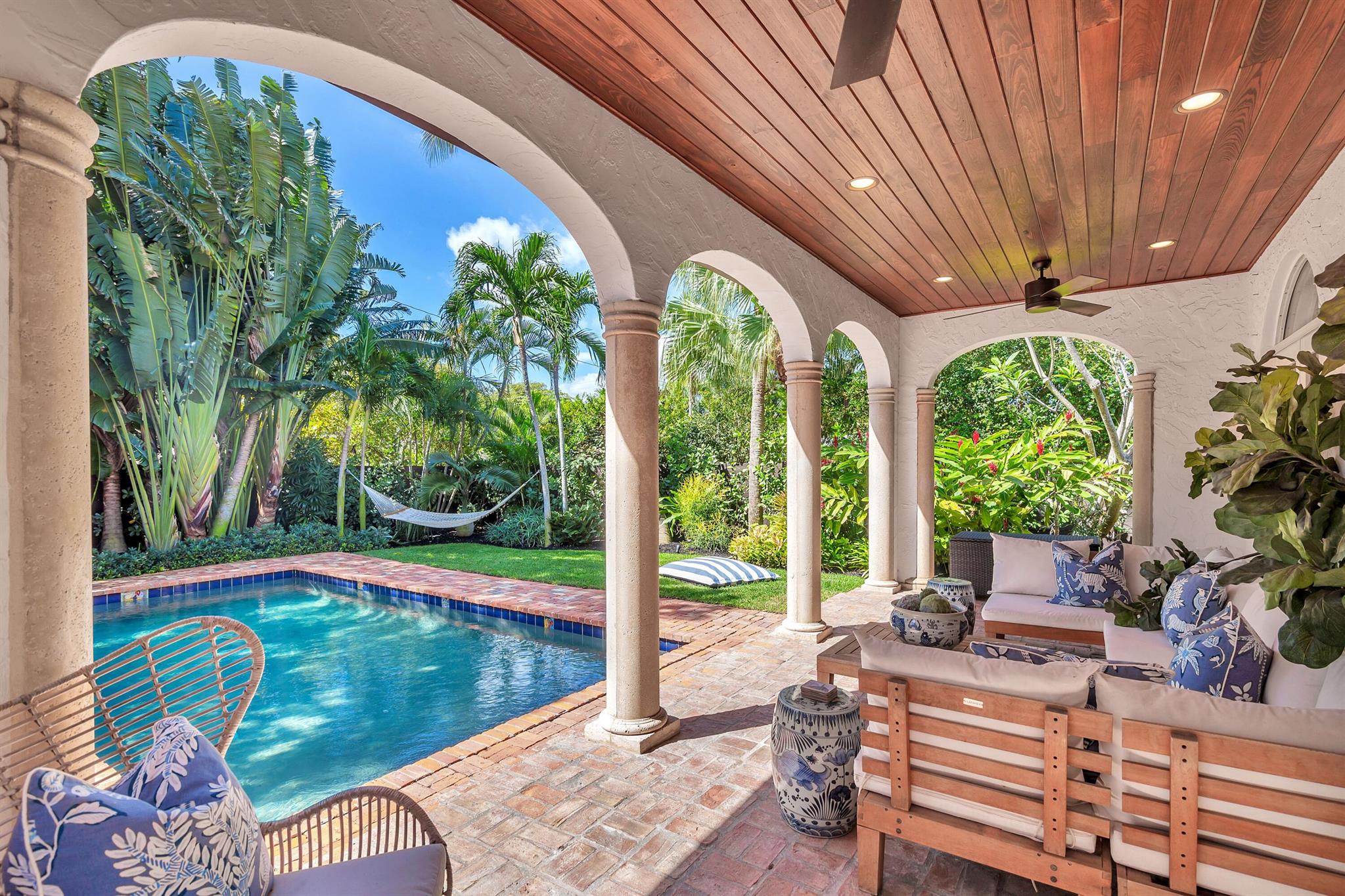 EDGEWATER - Residential