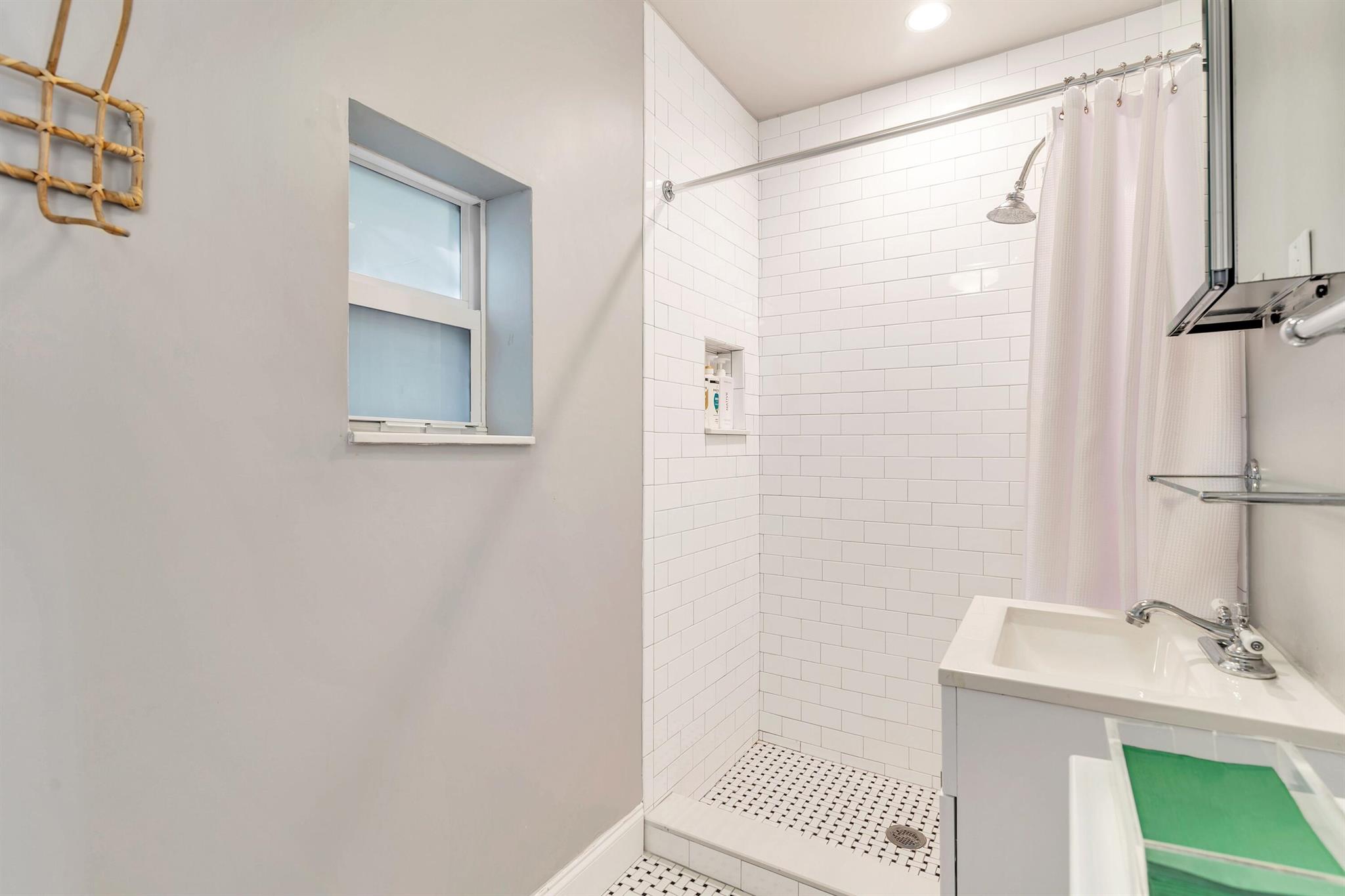 EDGEWATER - Residential