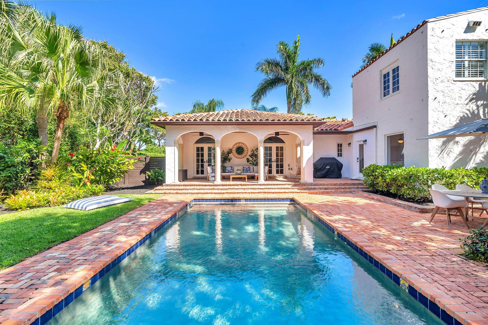 EDGEWATER - Residential