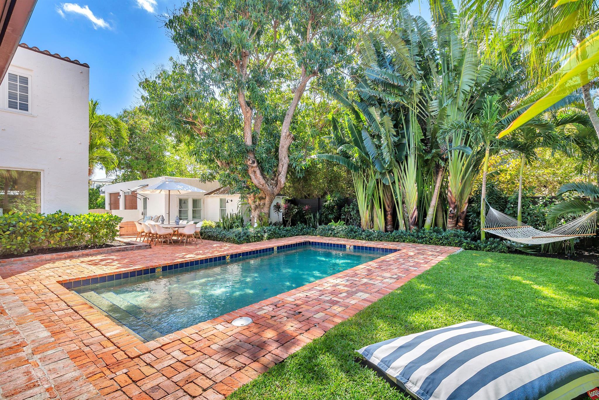 EDGEWATER - Residential