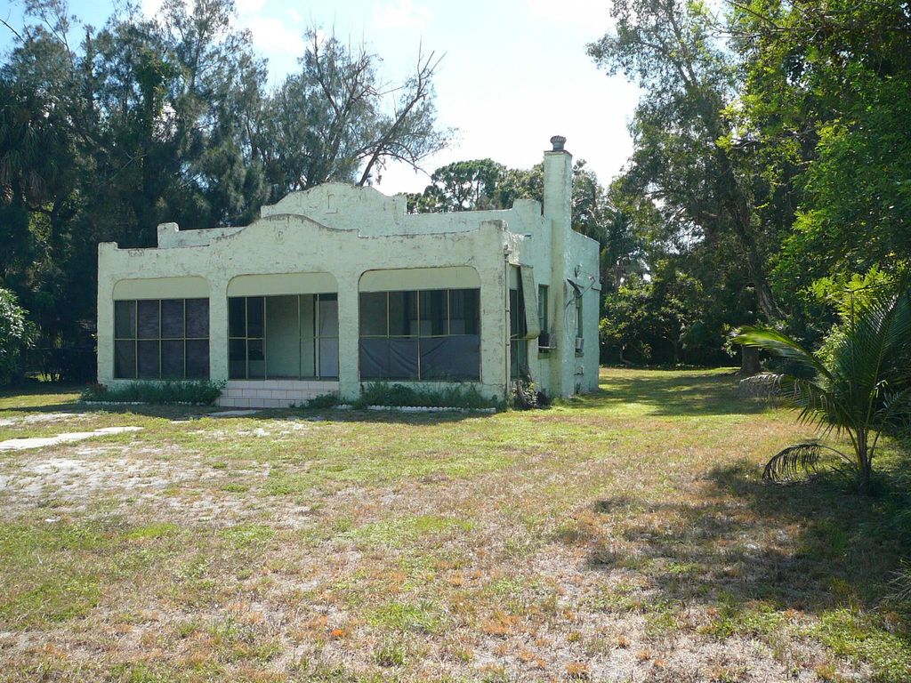 Photo of 2926 Sunrise Boulevard, Fort Pierce, FL 34982 (MLS # R11112960)