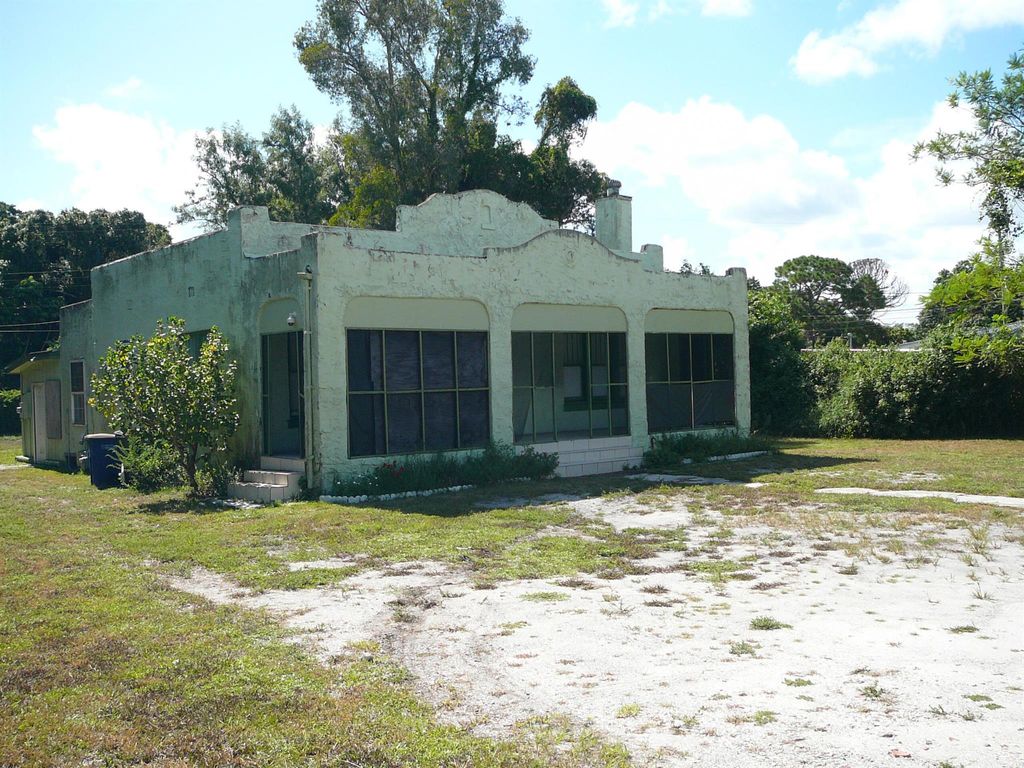 Photo of 2926 Sunrise Boulevard, Fort Pierce, FL 34982 (MLS # R11112960)