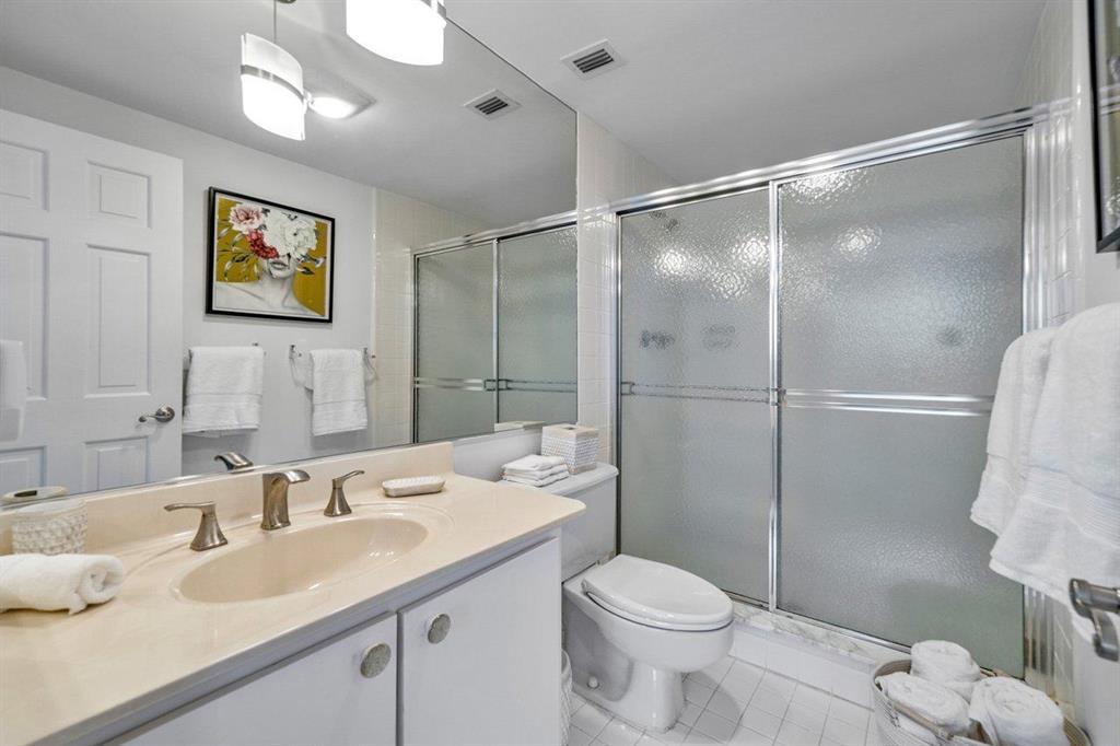 REEF CONDO - Residential