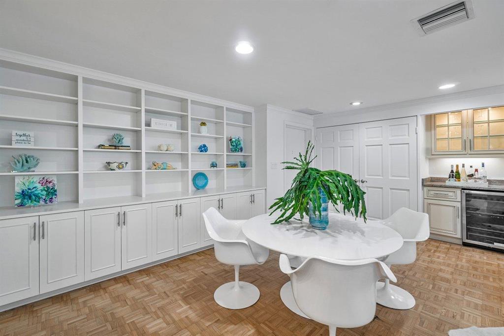 REEF CONDO - Residential