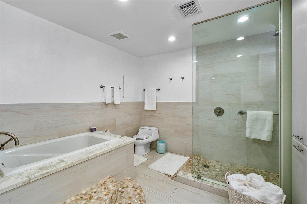 REEF CONDO - Residential