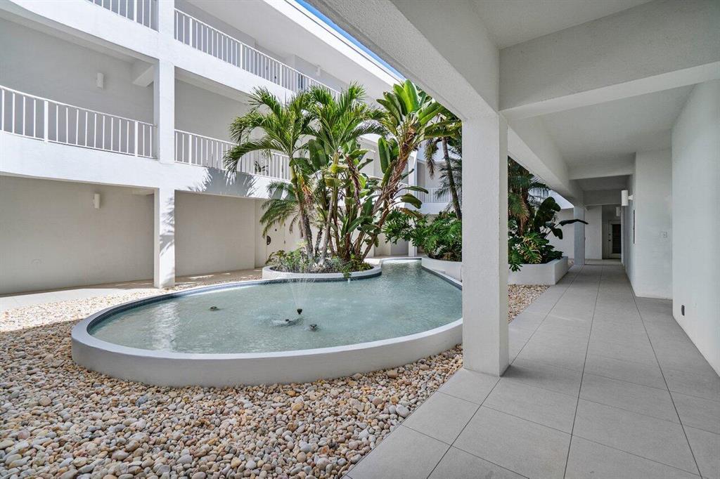 REEF CONDO - Residential