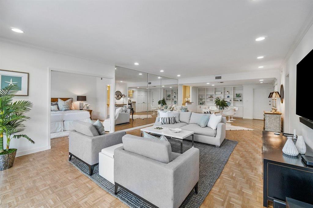 REEF CONDO - Residential