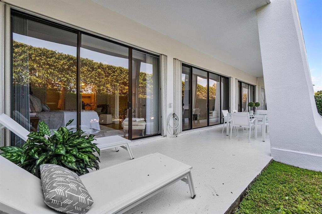 REEF CONDO - Residential