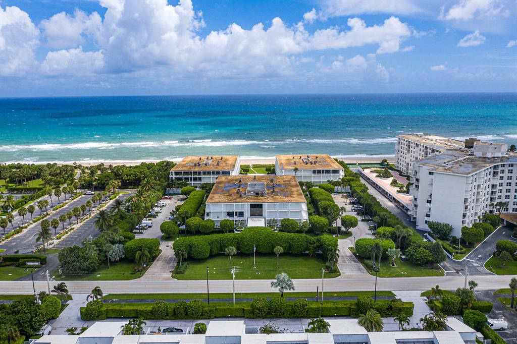 REEF CONDO - Residential