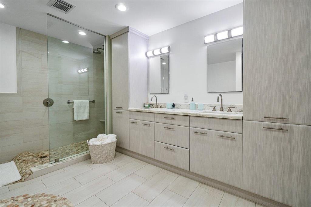 REEF CONDO - Residential