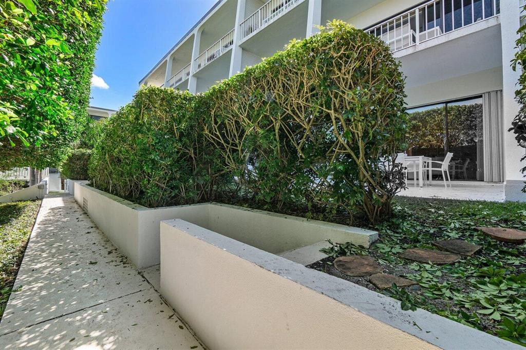 REEF CONDO - Residential