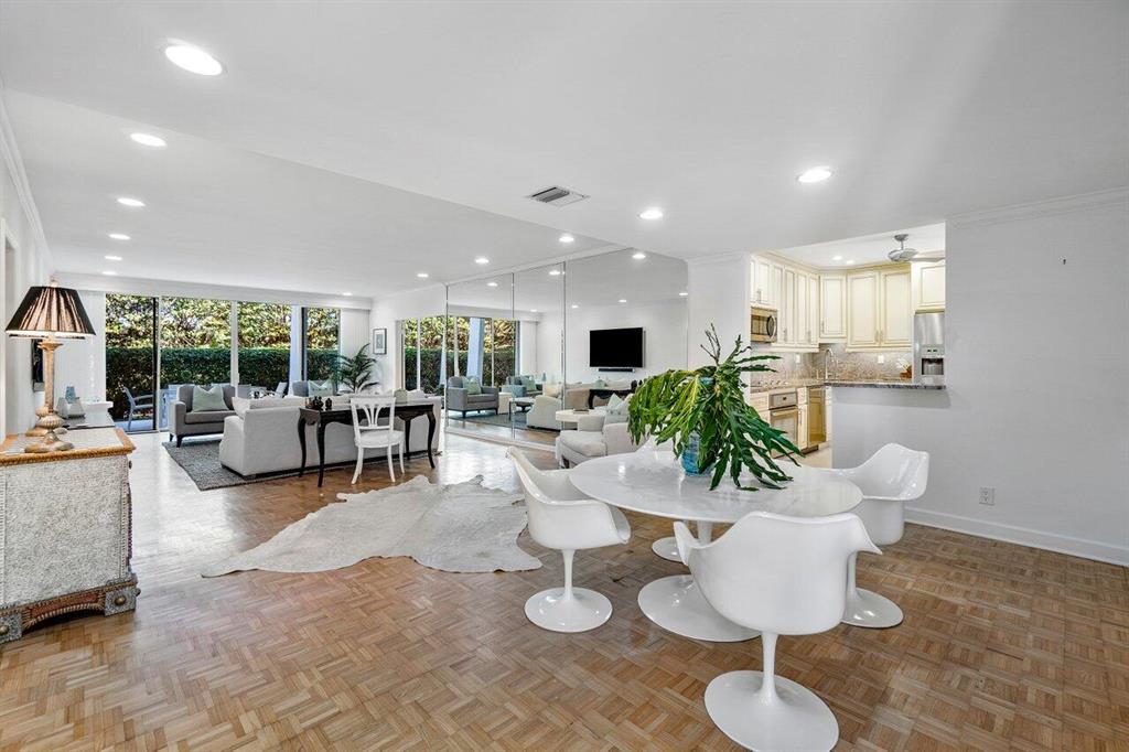 REEF CONDO - Residential