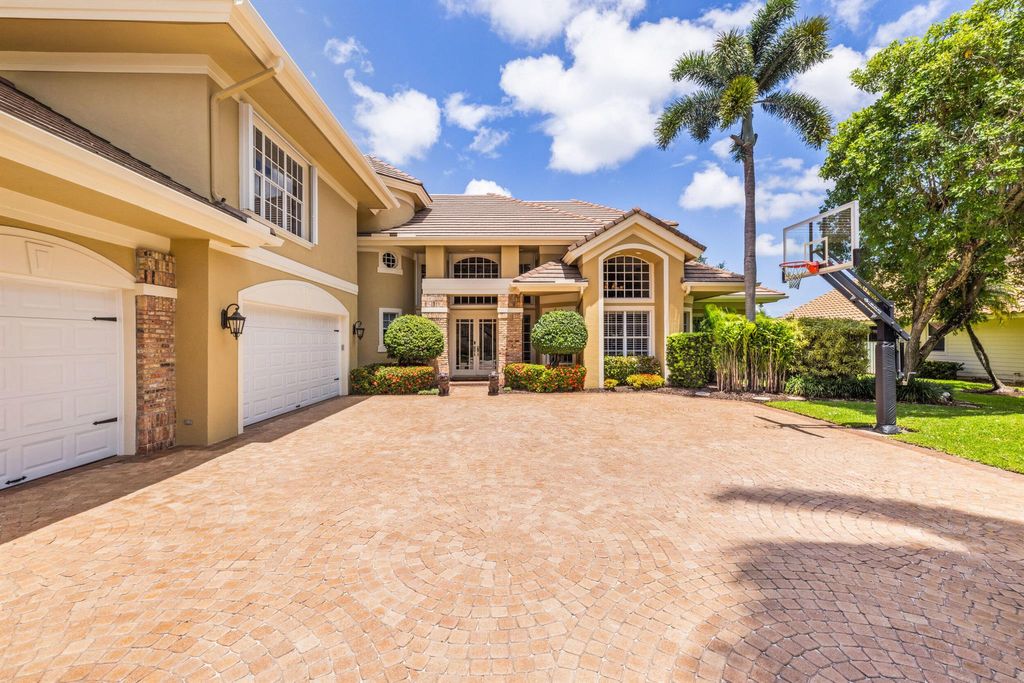 Photo of 16 Glencairn Road, Palm Beach Gardens, FL 33418 (MLS # R11121163)