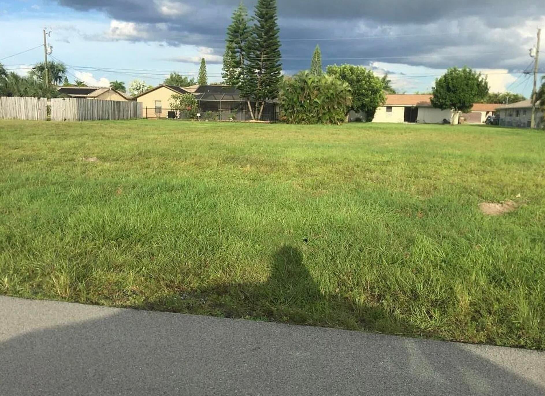 3725 SW 7TH Place