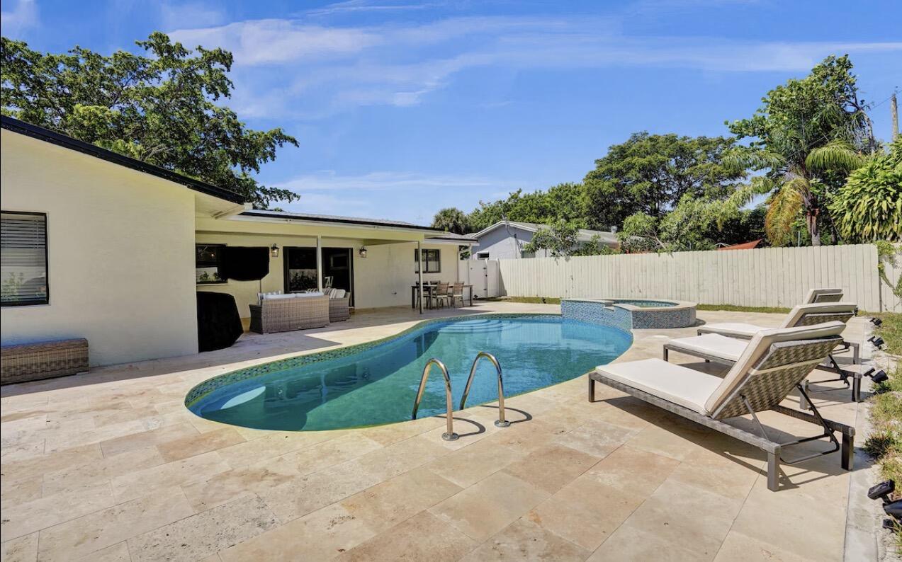 TROPIC PALMS 1 - Residential