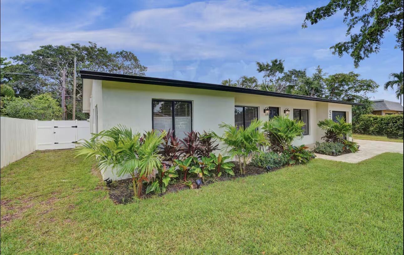 TROPIC PALMS 1 - Residential