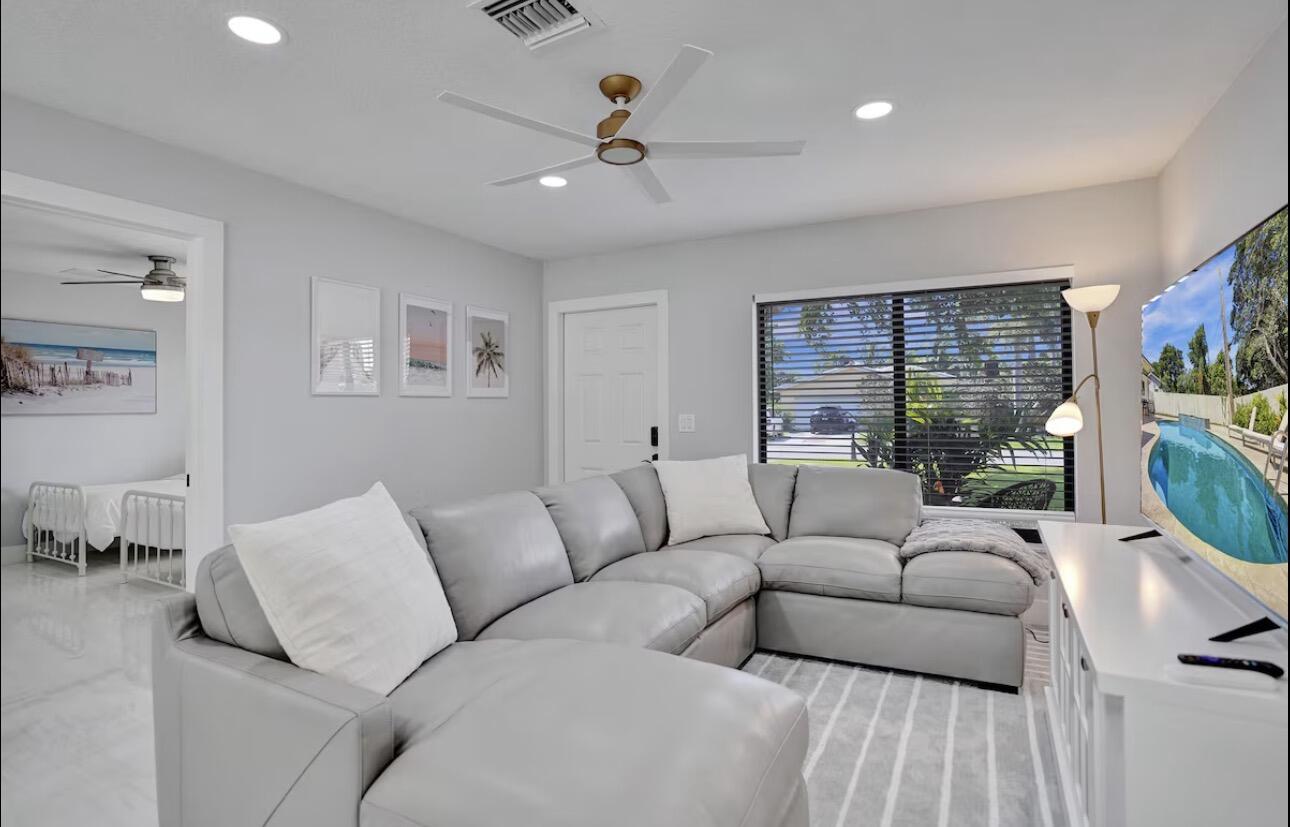 TROPIC PALMS 1 - Residential