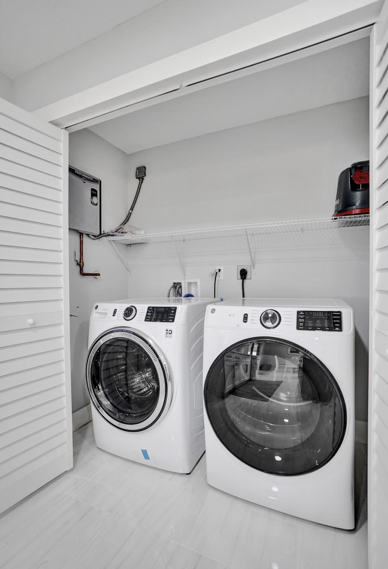 TROPIC PALMS 1 - Residential