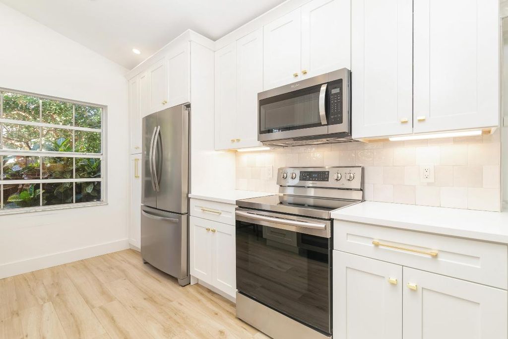 Photo of 15 Commodore Place, Palm Beach Gardens, FL 33418 (MLS # R11148930)