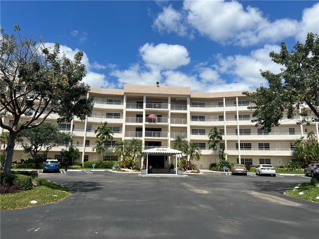 Photo of 555 Oaks Ln #502, Pompano Beach, FL 33069 (MLS # F10327015)