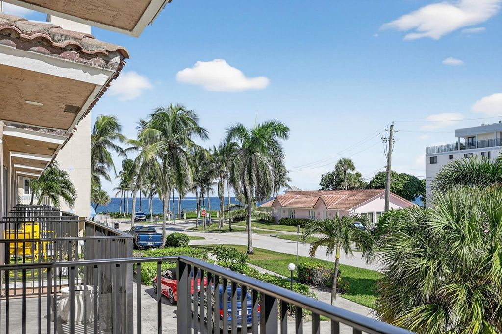 Photo of 2049 SE 6th Street, Deerfield Beach, FL 33441 (MLS # F10520444)