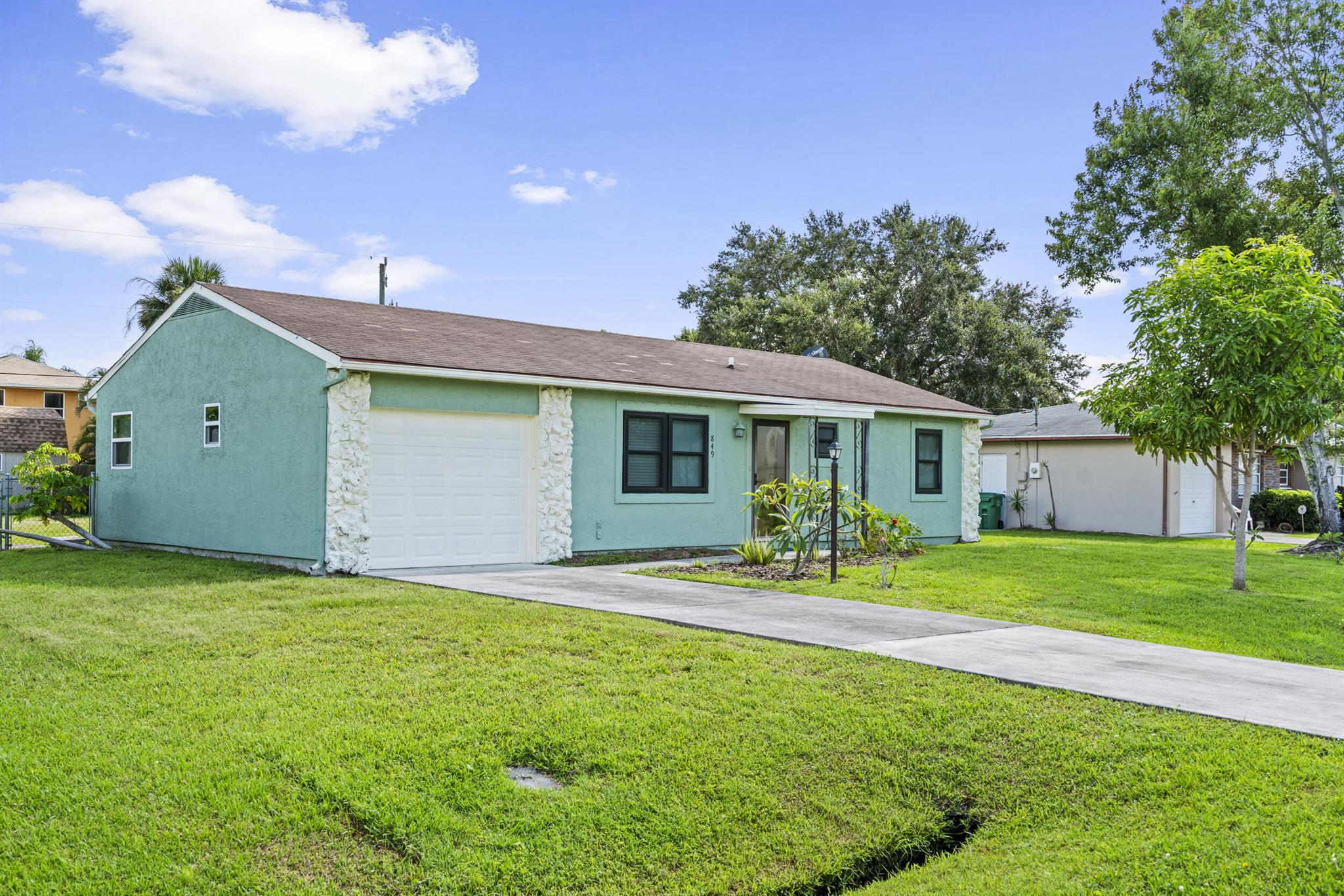 849 SE Celtic Avenue, Port St Lucie, FL, 34983/$350,000 1 849 SE Celtic Avenue