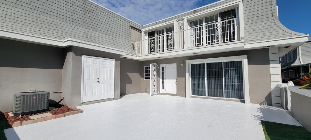 Photo of 2104 Vision Drive, Palm Beach Gardens, FL 33418 (MLS # R11050341)