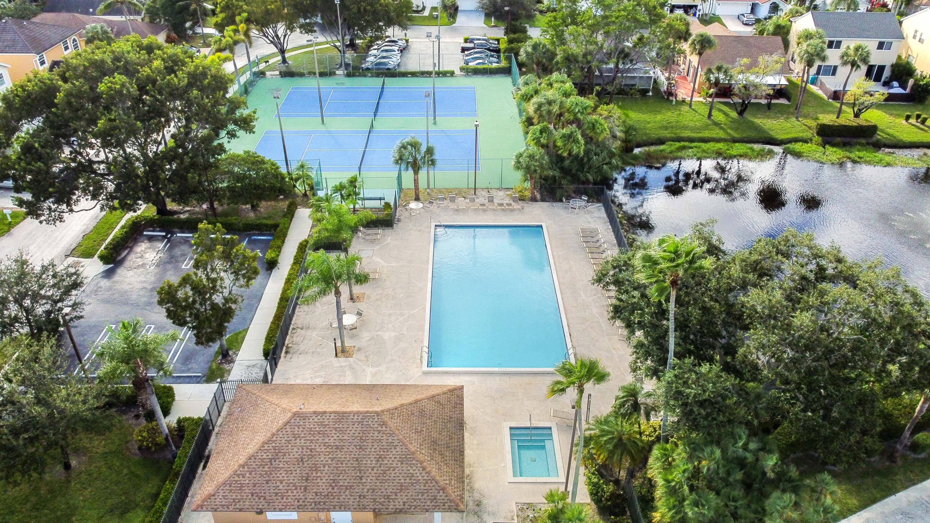 LAWRENCE GROVE - Residential