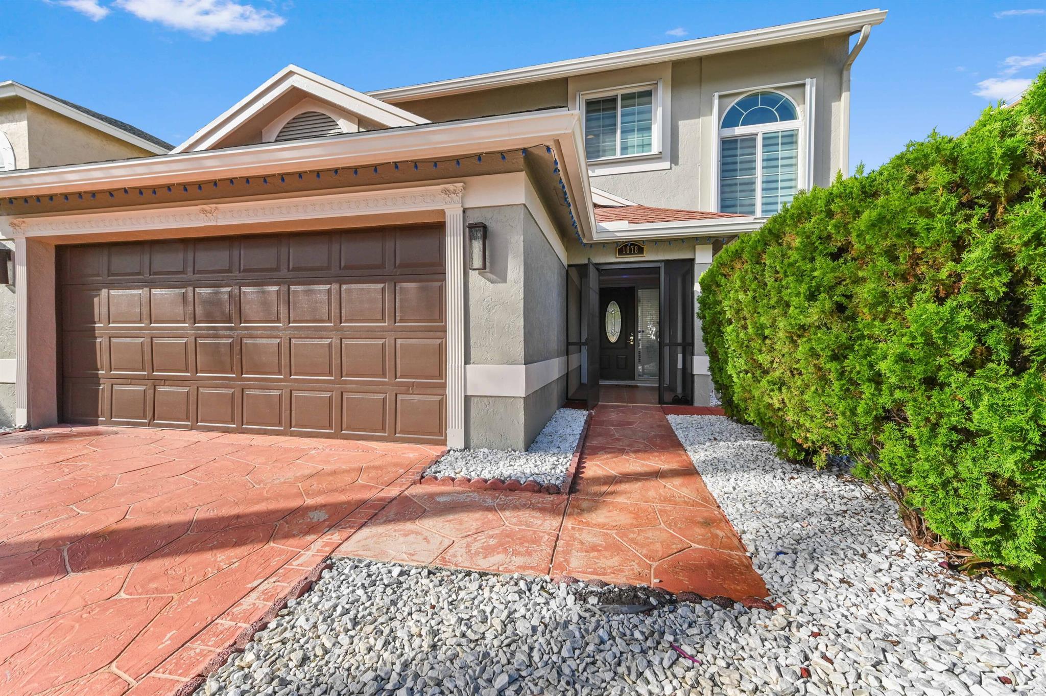 1078 Fairfax Circle W