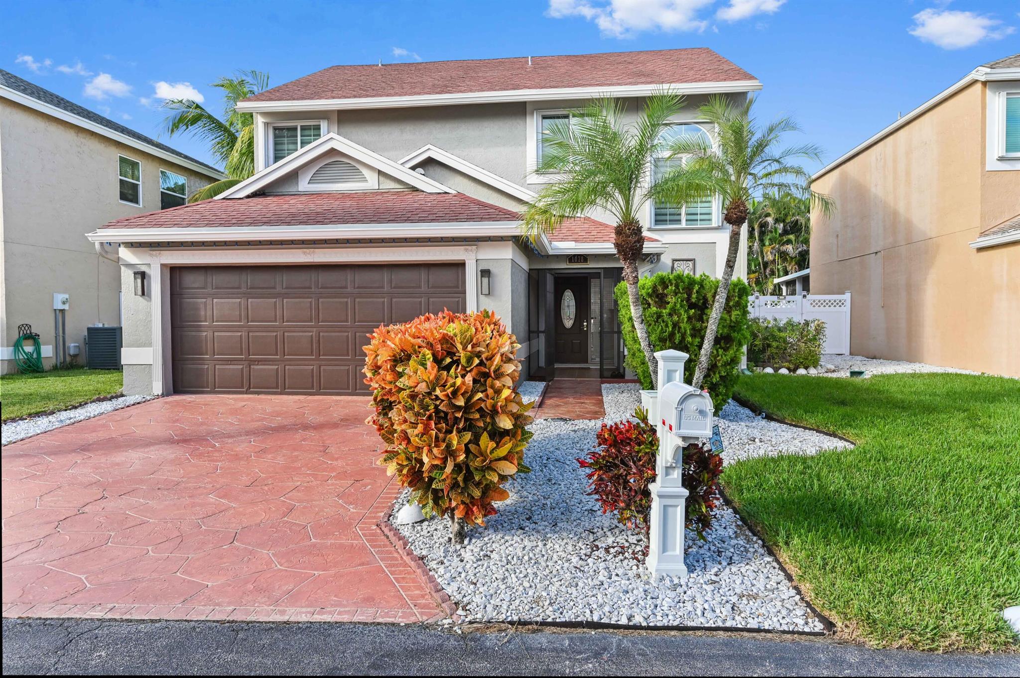 1078 Fairfax Circle W