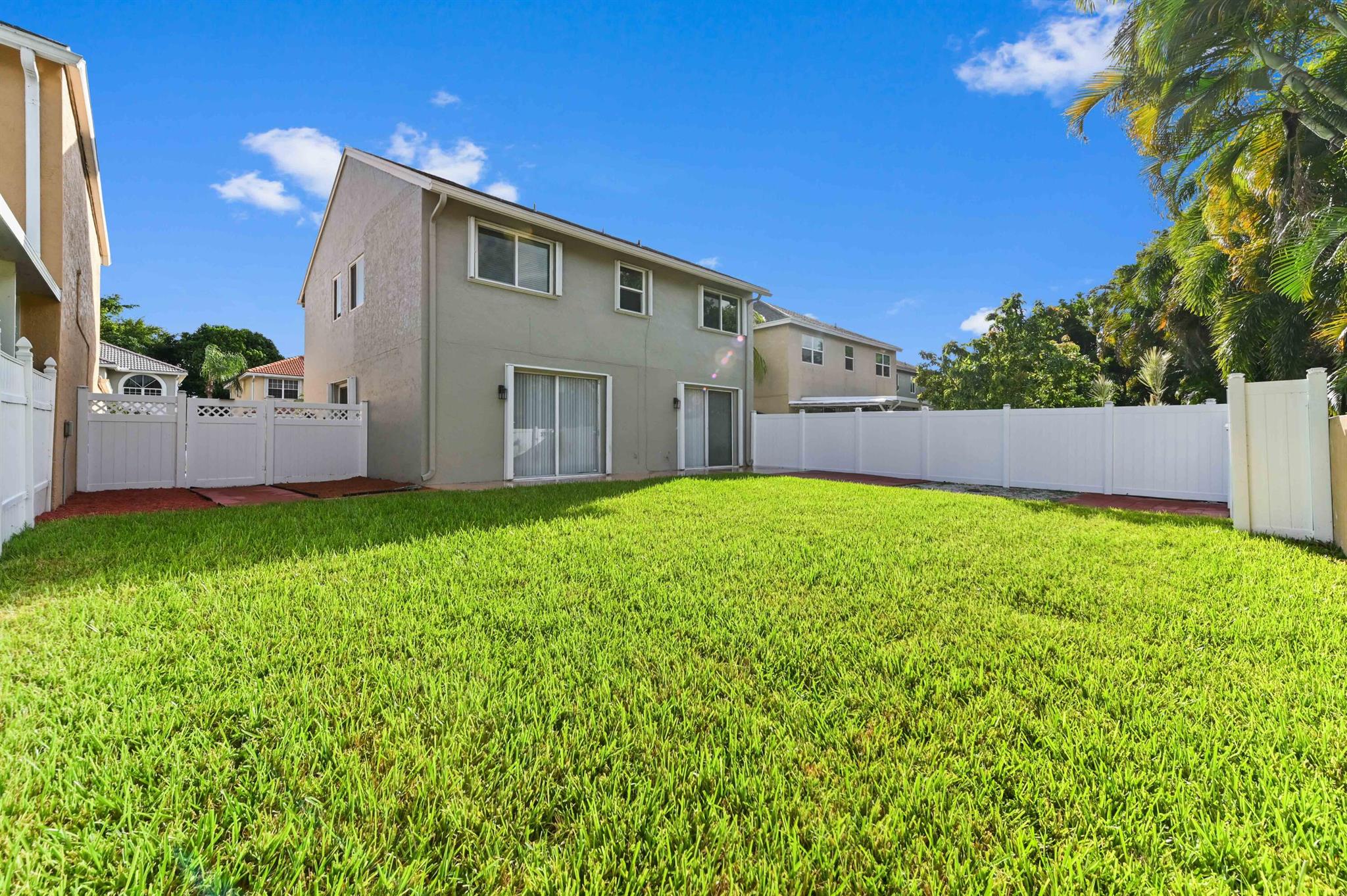 LAWRENCE GROVE - Residential