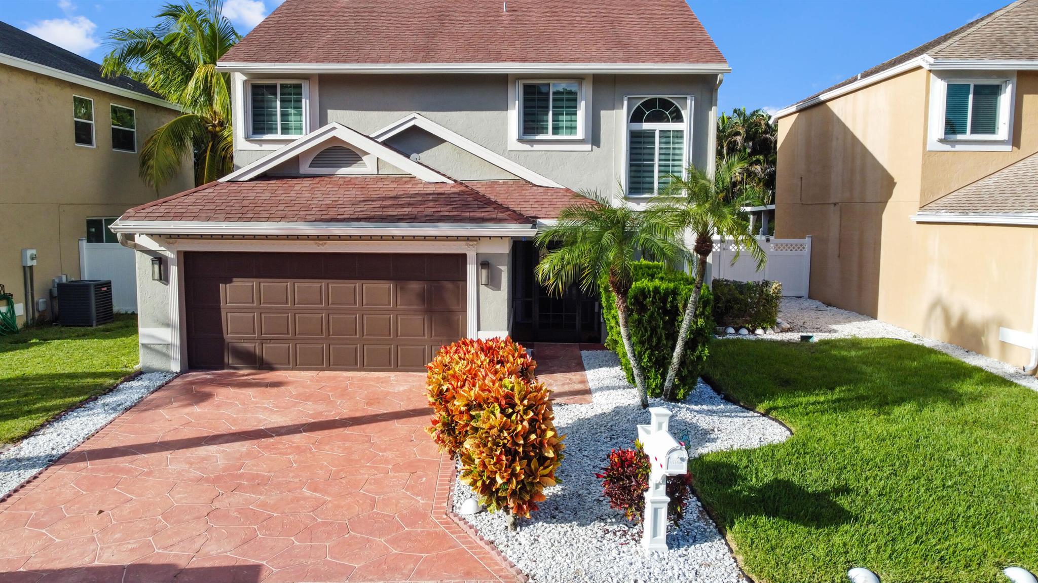 LAWRENCE GROVE - Residential