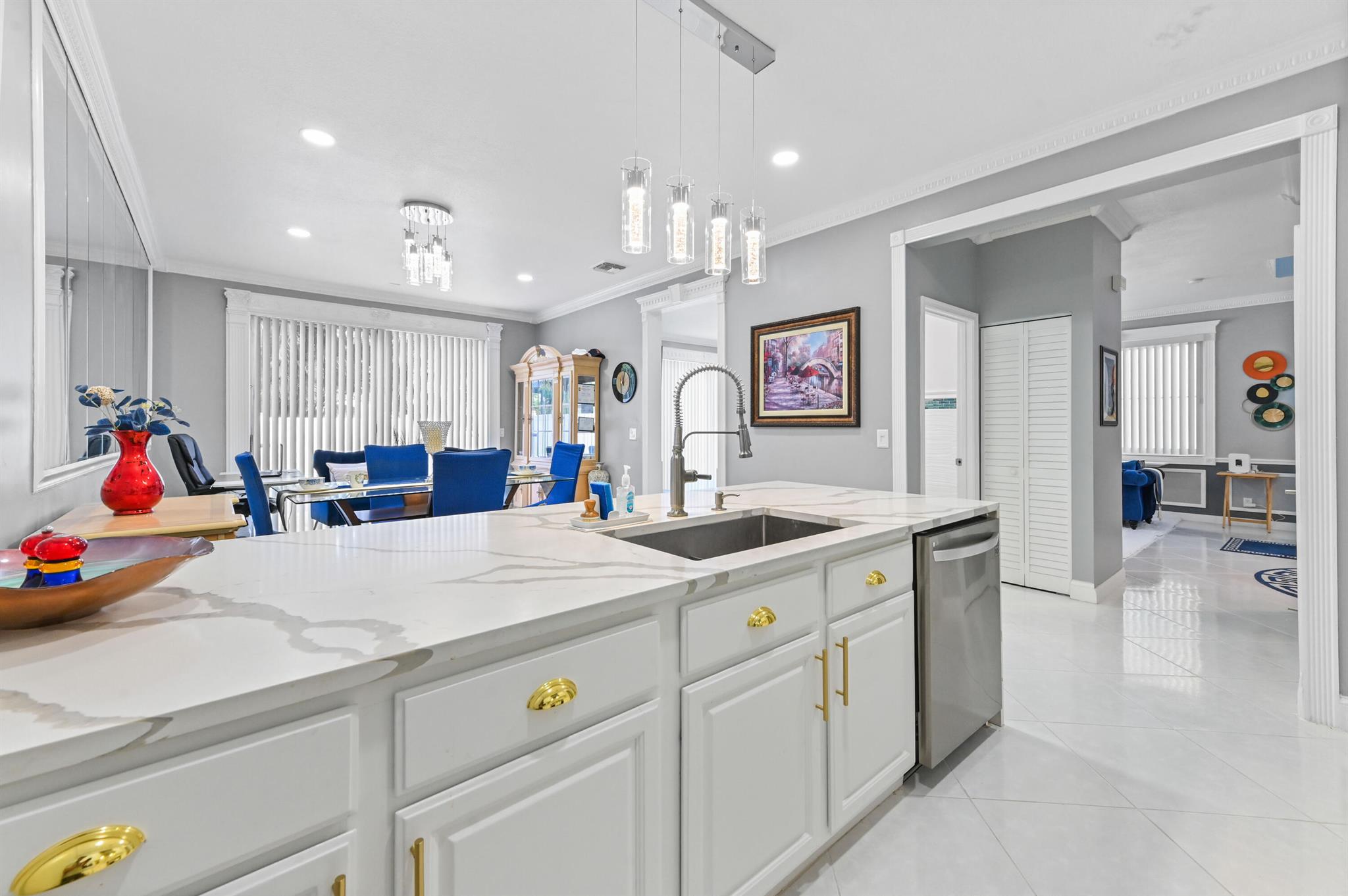 LAWRENCE GROVE - Residential