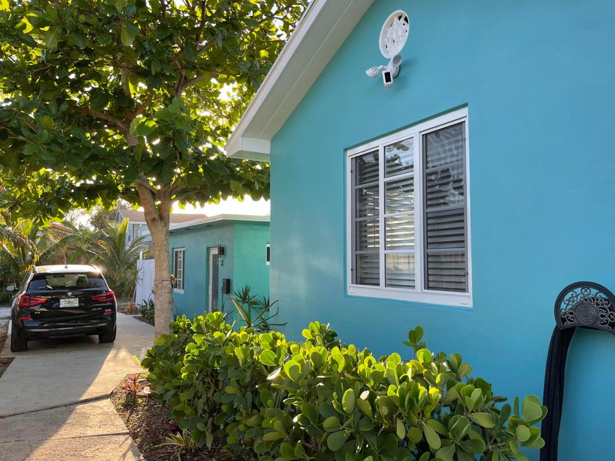 ANNUAL RENTAL -FULLY FURNISHED. Luxury Mid-Century Artsy retreat in the Lake Worth Beach Historic district. Completely remodeled in 2022, finishes are high end as designed by NY design group Feng Sway. Modern and charming corner apartment designed. Movie-in ready.