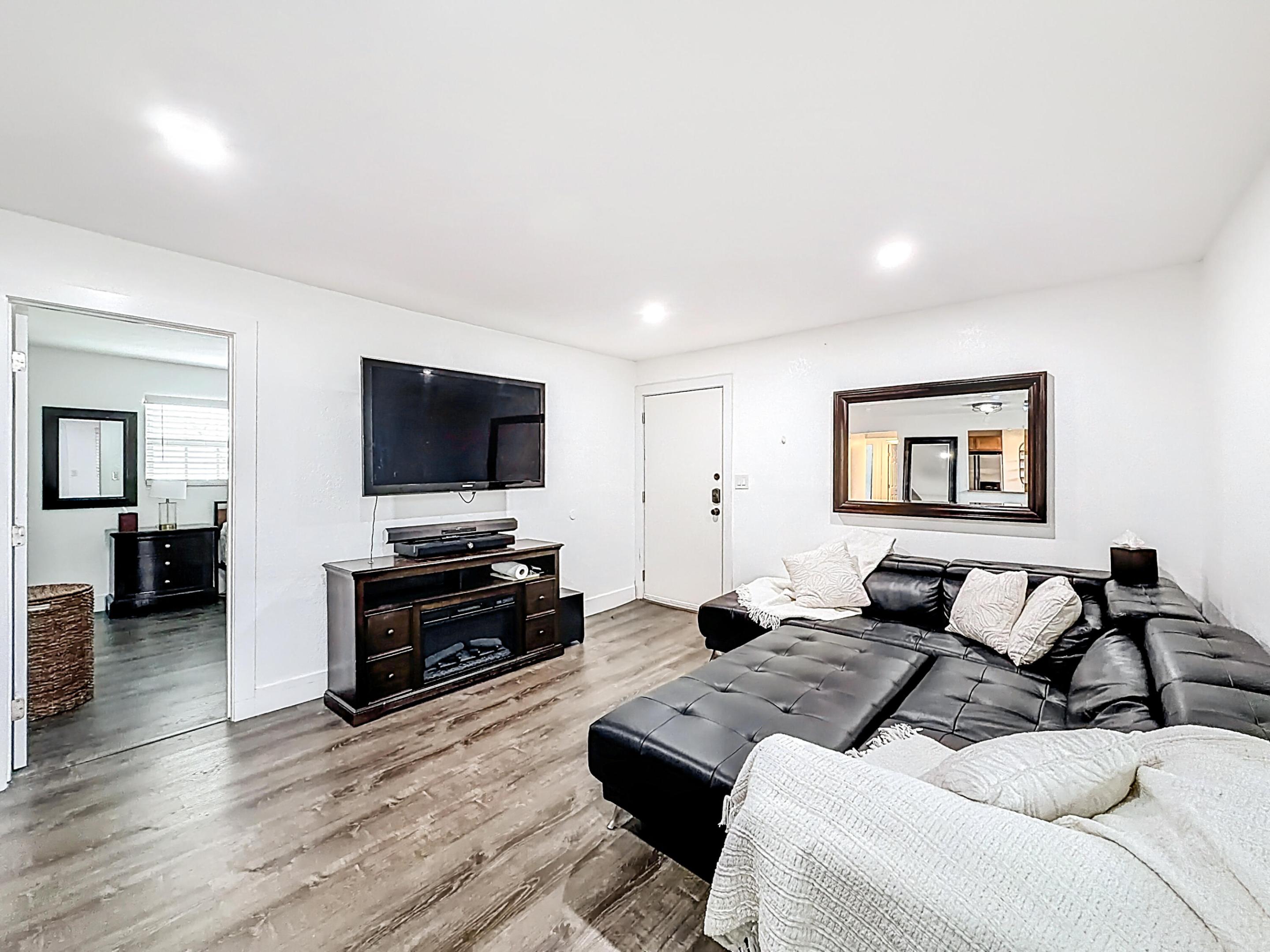 305 SE 11th Avenue D