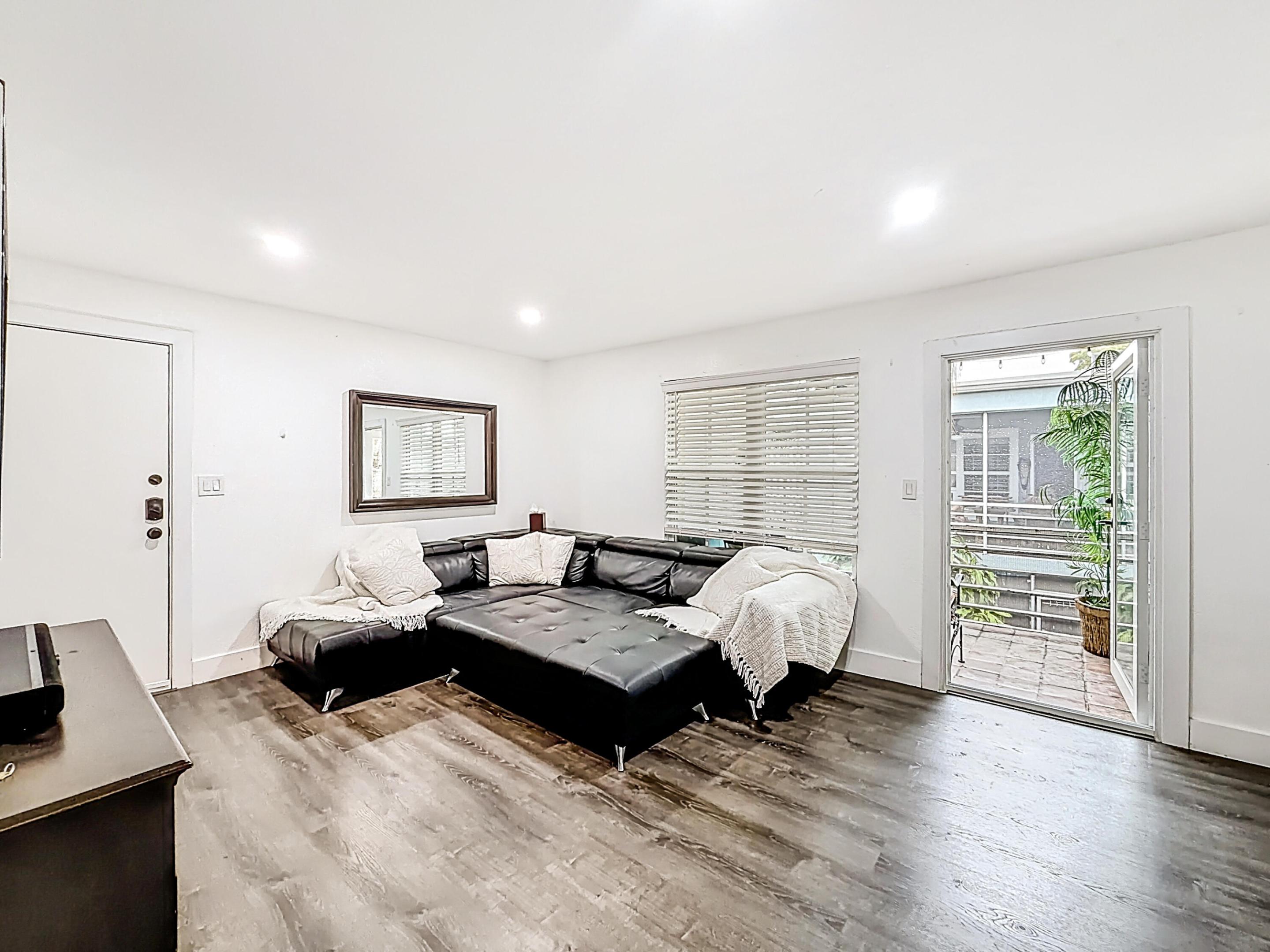 305 SE 11th Avenue D