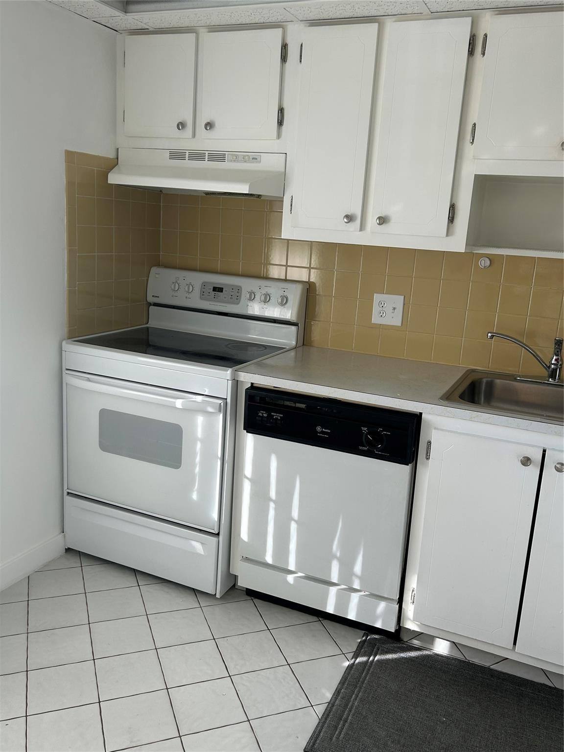 Oriole Golf & Tennis Club - Residential Lease