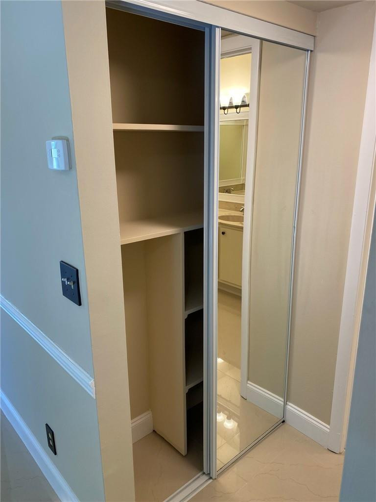 CENTERPOINTE CONDO - Residential