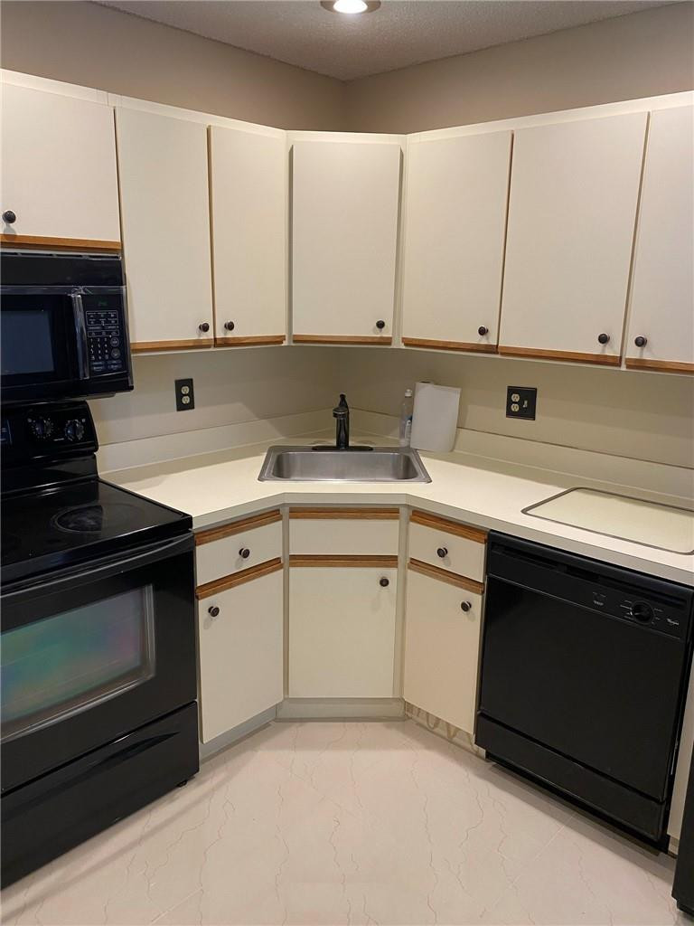 CENTERPOINTE CONDO - Residential