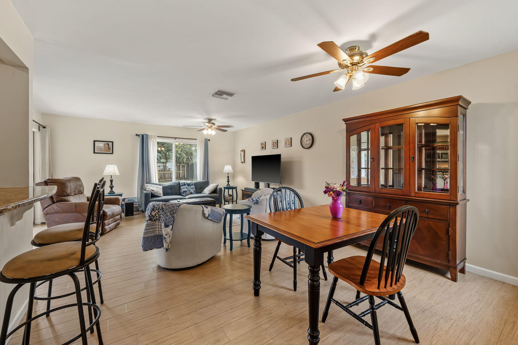 119 Lakeside Circle