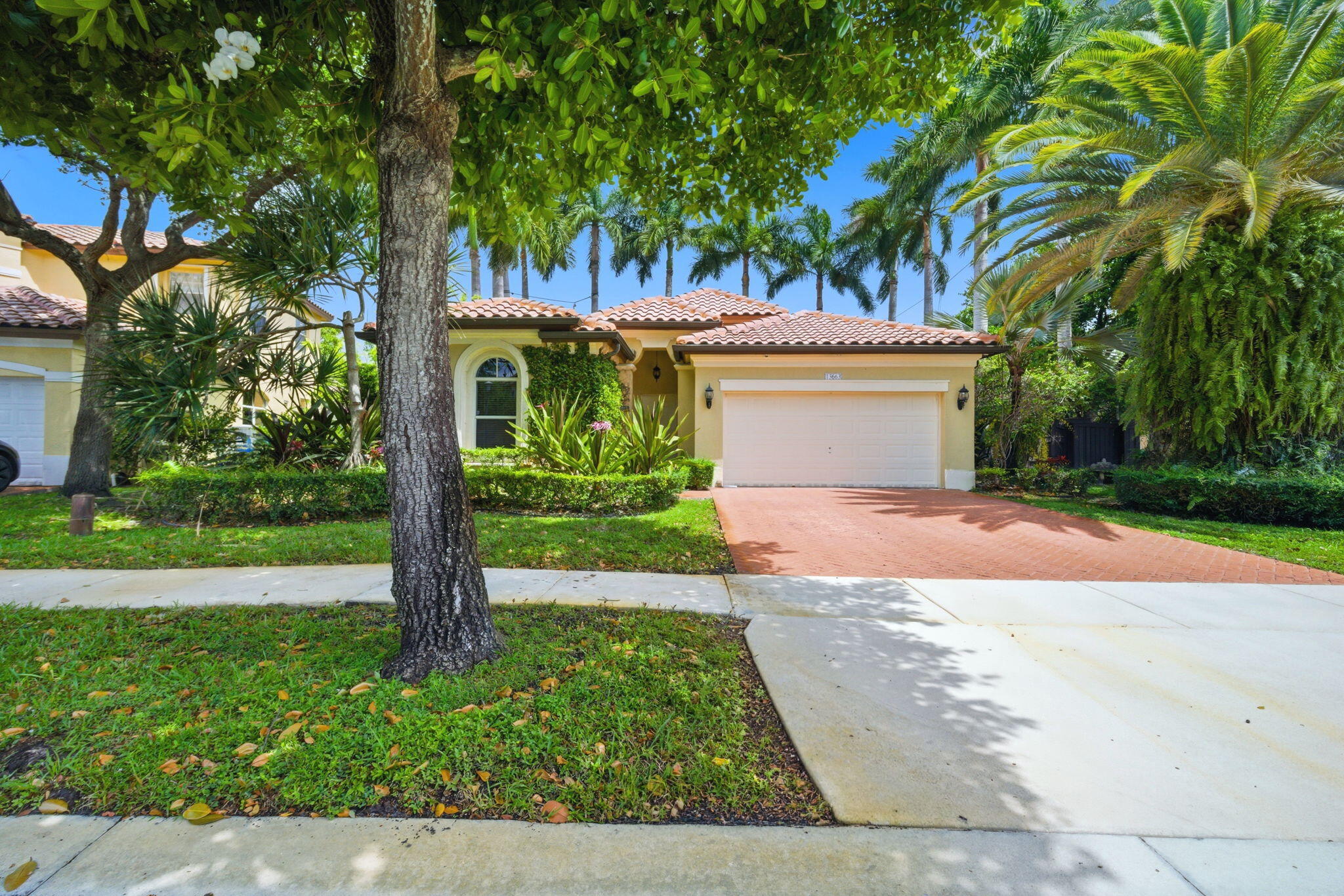 SANTORINI AT VIZCAYA - Residential
