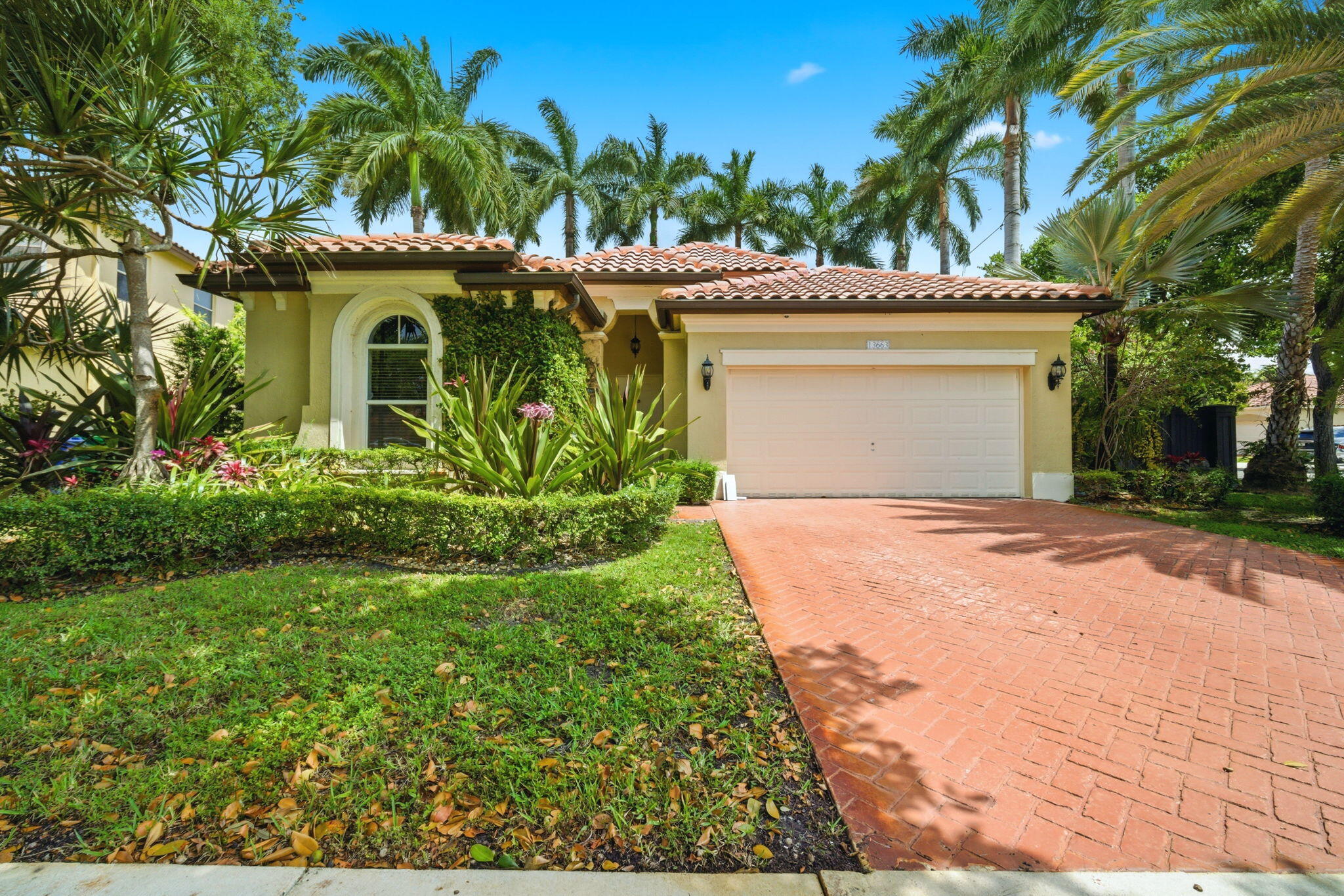 SANTORINI AT VIZCAYA - Residential