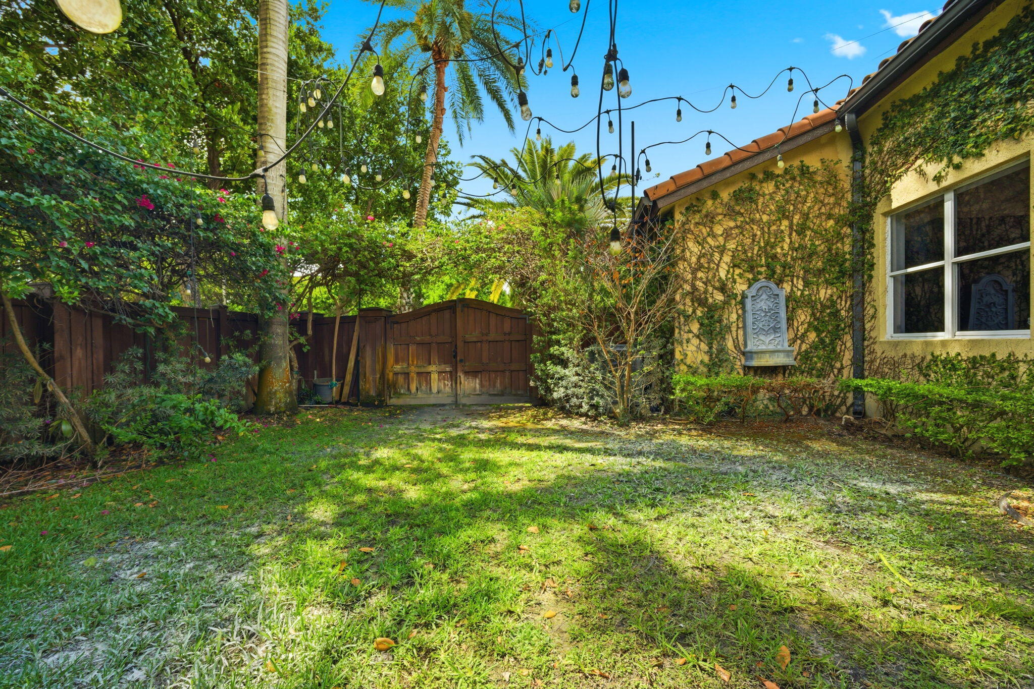 SANTORINI AT VIZCAYA - Residential