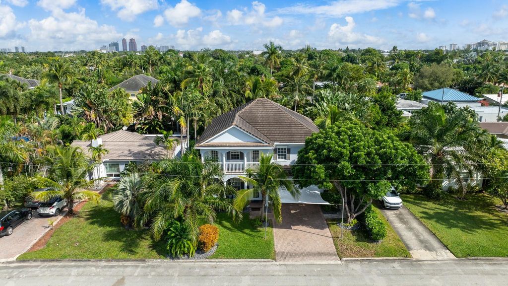 Photo of 1524 NE 17th Avenue, Fort Lauderdale, FL 33304 (MLS # F10494771)