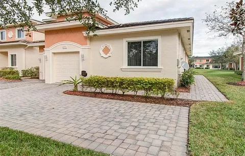 828 Langrove Avenue SW, Vero Beach, FL MLS: R11078253