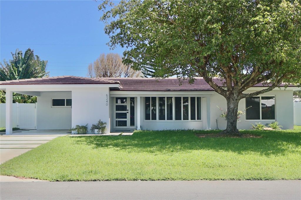 Photo of 5240 NE 17th Terrace, Fort Lauderdale, FL 33334 (MLS # F10501564)