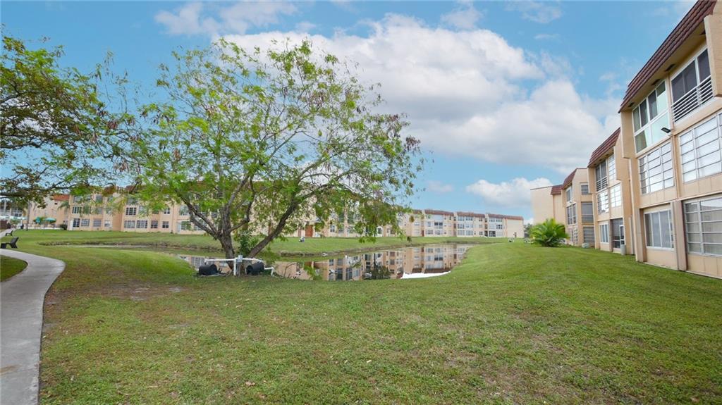 SUNRISE LAKES - Residential