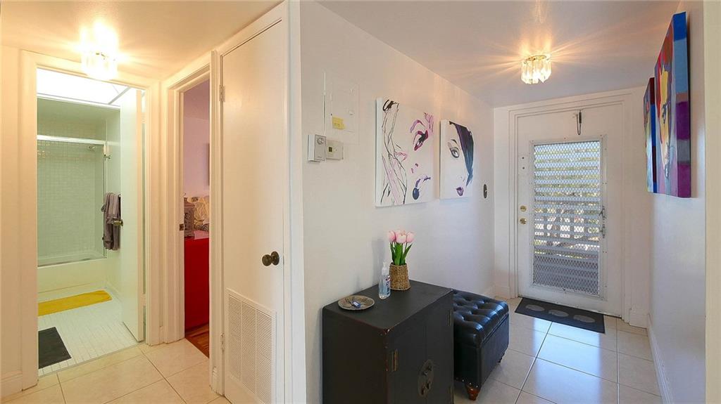 SUNRISE LAKES - Residential