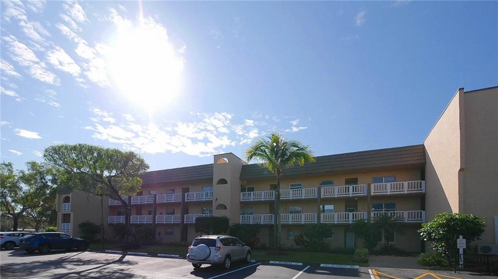 SUNRISE LAKES - Residential